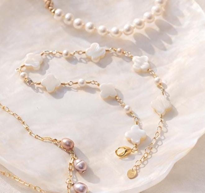 Romina, Mother of Pearl Clover Bracelet