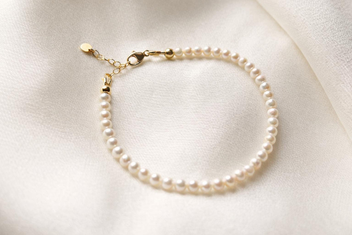 Mia, Süsswasserperlen-Armband – handgefertigter Perlenschmuck von BABUSKINA